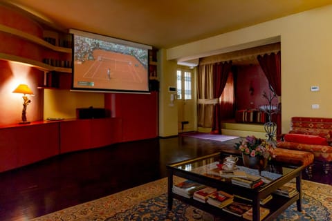 Communal lounge/ TV room, TV and multimedia, Living room, Evening entertainment, Entertainment