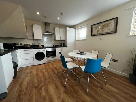 Dining area, kitchen