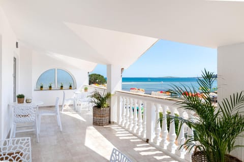 View (from property/room), Balcony/Terrace, Seating area, Sea view