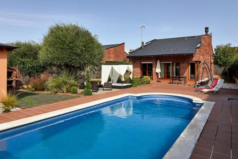 Property building, Swimming pool, Swimming pool