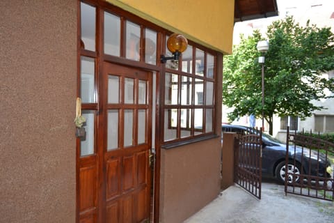 Facade/entrance