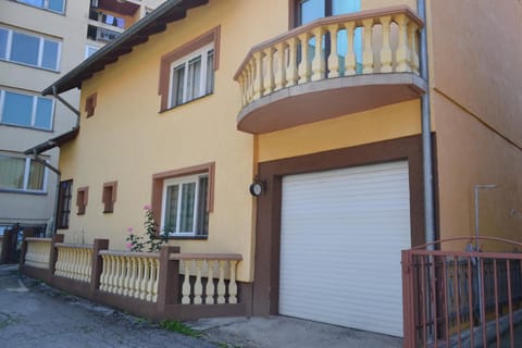 Property building, Facade/entrance, Decorative detail