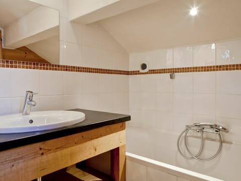 Chalet rénové, 3 chambres, à 5 min des remontées, poêle à bois, parking, animaux acceptés - FR-1-514-25 Apartment in Saint-Bon-Tarentaise