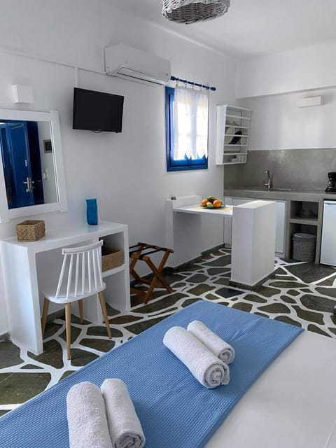 Angie's Studios Apartment in Paros