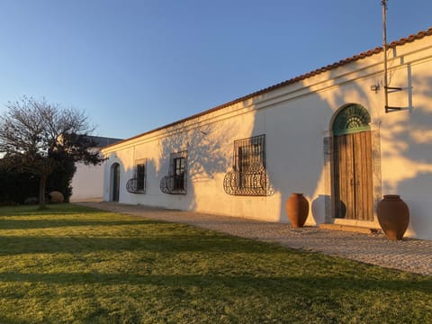 Property building, Facade/entrance, Garden, Garden view