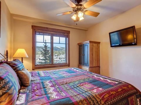 Luxury 3 Bedroom Mountain Vacation Rental In Breckenridge Just Two Blocks From Downtown Eigentumswohnung in Breckenridge