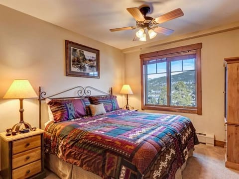 Luxury 3 Bedroom Mountain Vacation Rental In Breckenridge Just Two Blocks From Downtown Eigentumswohnung in Breckenridge