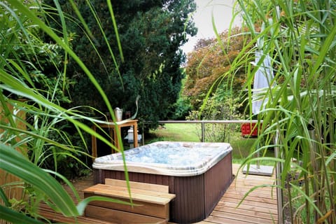 Garden, Hot Tub, Swimming pool