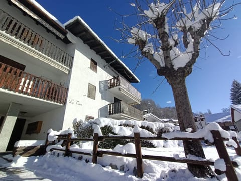 Property building, Day, Winter