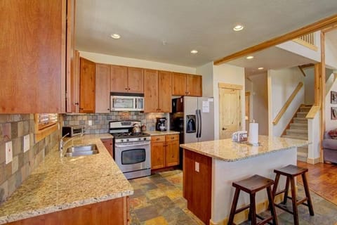 Private 2 Bedroom Townhome Located In East Keystone With Access To A Firepit, Hot Tub, And Billiards Maison in Keystone