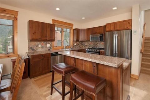 Private 3 Bedroom Townhome Located In East Keystone With Access To A Firepit, Hot Tub, And Billiards Casa in Keystone