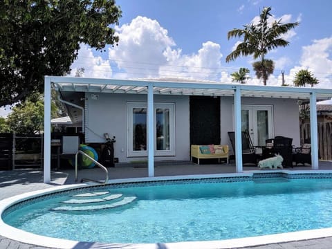 Waterfront Villa - Private Pool & Water Sports House in Wilton Manors