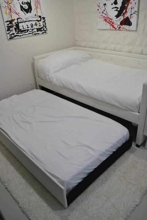 Luxury Studio Apartment IN Downtown! Twin Beds 29 Apartment in Hollywood