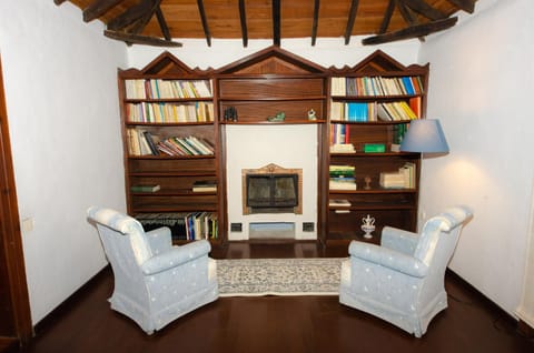 Library, Seating area, Bedroom, flat iron