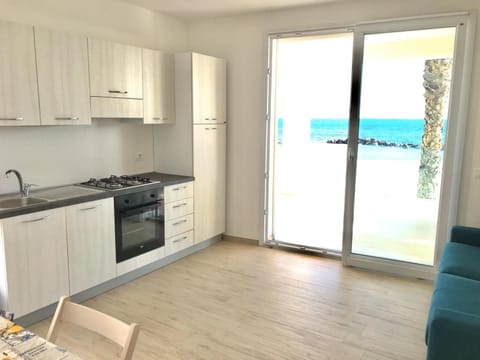 Kitchen or kitchenette, Dining area, Sea view