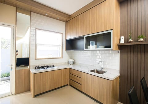 Kitchen or kitchenette, Communal kitchen