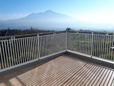 Balcony/Terrace, Mountain view