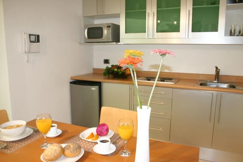 Coffee/tea facilities, Kitchen or kitchenette, Breakfast