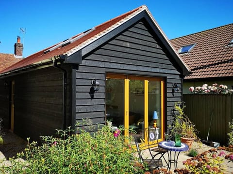 The Bird House at Woodburn Cottage House in Tendring District