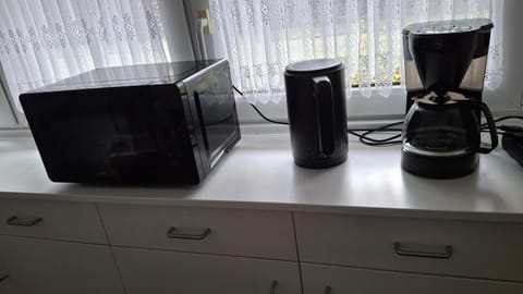 Coffee/tea facilities, toaster