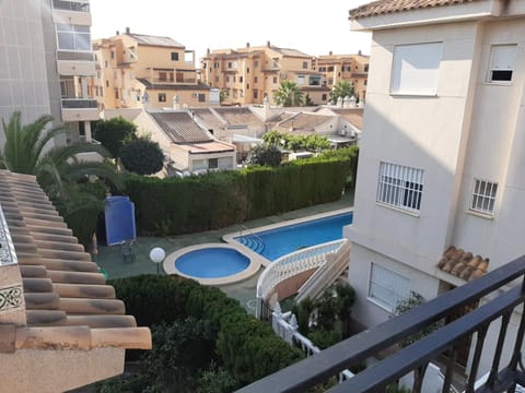 Balcony/Terrace, Pool view, Street view