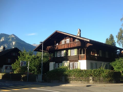 Traditional Swiss-Flat Condominio in Interlaken
