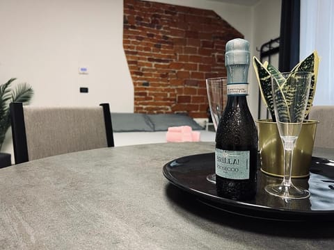 Living room, Food and drinks, Seating area, Dining area, Drinks