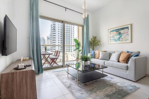 Frank Porter - Marina Views Tower Apartment in Dubai