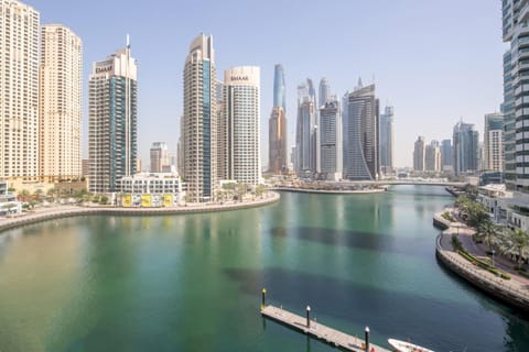 Frank Porter - Marina Views Tower Apartment in Dubai