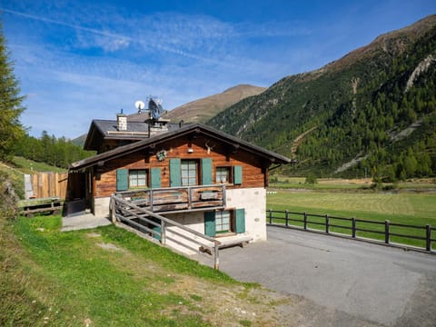 Baita Stebline - AlpineEscape Chalet in Canton of Grisons