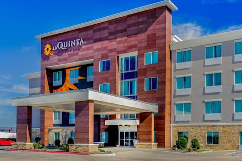 La Quinta Inn & Suites by Wyndham Northlake Ft. Worth Hotel in Fort Worth