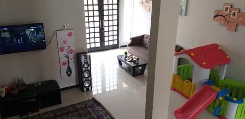 Communal lounge/ TV room, TV and multimedia, Living room, Seating area, Kids's club