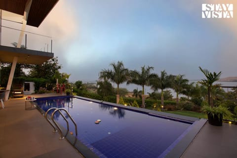 StayVista's Del Lago Farms - Lakeview Villa with Infinity Pool, Projector & Indoor-Outdoor Games Villa in Maharashtra