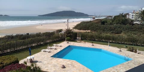 APARTAMENTO BEIRA MAR PÉ NA AREIA Apartment in Florianopolis