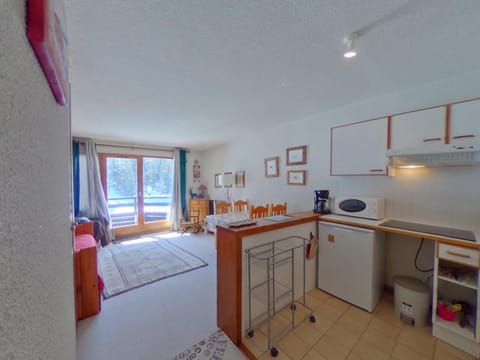 Studio lumineux avec balcon sud, plein cœur de La Tania, skis aux pieds - FR-1-513-43 Apartment in Les Allues