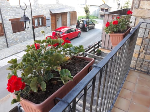 Balcony/Terrace, Street view