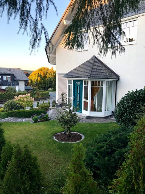 Property building, Facade/entrance, Garden