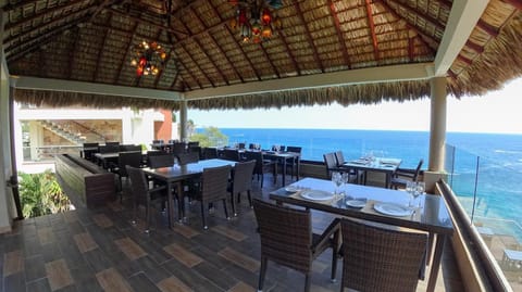 Restaurant/places to eat, Balcony/Terrace, Garden view, Pool view, Sea view