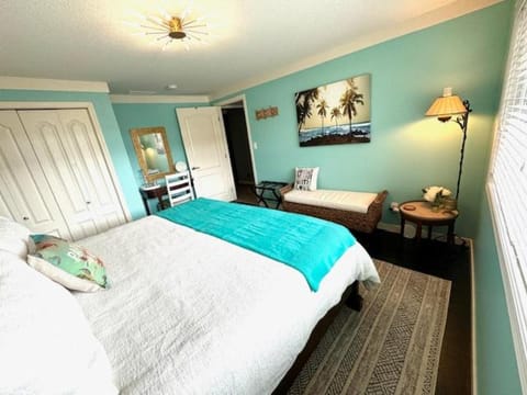The Blue House Bed and Breakfast Bed and Breakfast in Lake Country