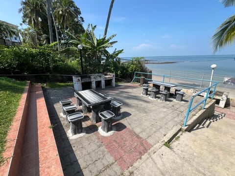 Beachfront Unit at Seri Bulan , Pantai Teluk Kemang Apartamento in Port Dickson