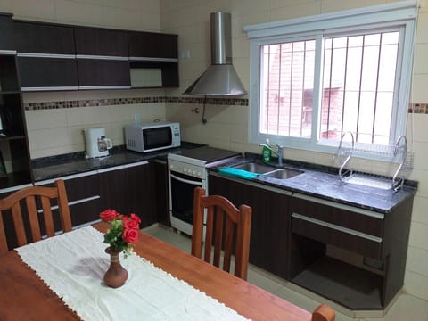 Kitchen or kitchenette, Dining area, pet friendly