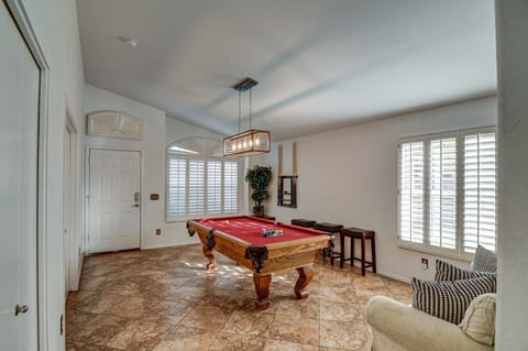 Billiard, Game Room, Seating area