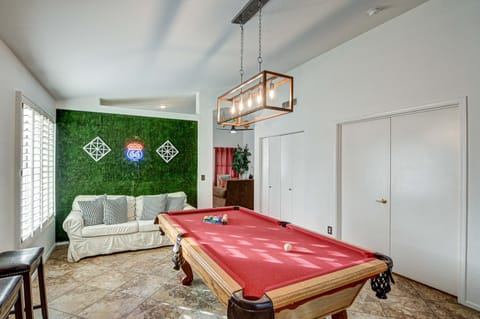 Billiard, Game Room, Seating area