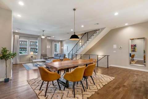 Fully-Furnished Townhouse with Luxury Amenities Maison in New Orleans