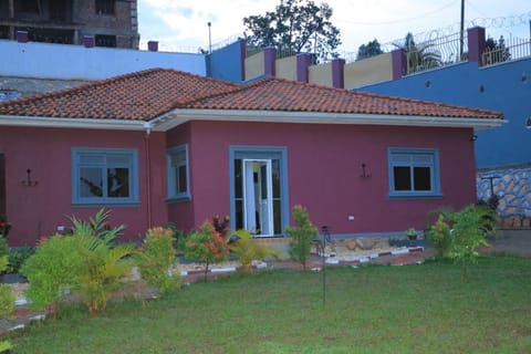 Mutundwe Villa Chalet in Kampala