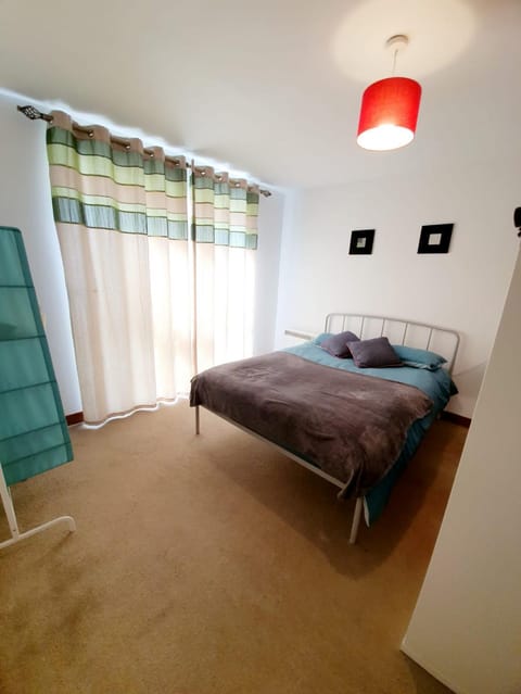 Southend Ground Floor Apartment with Parking Condo in Southend-on-Sea