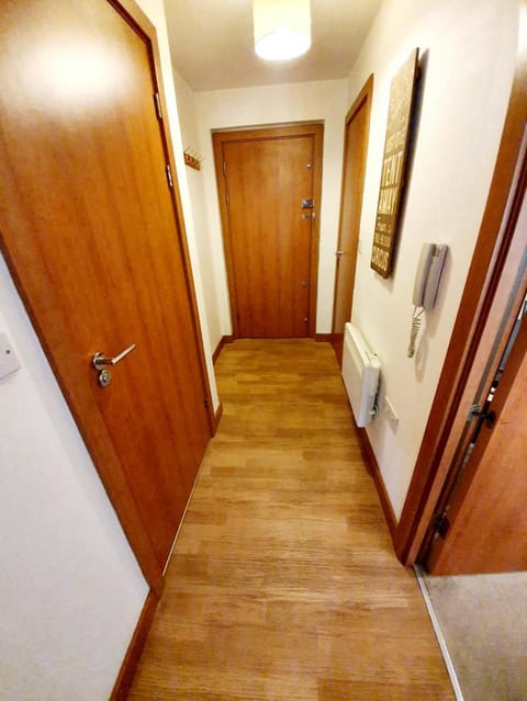 Southend Ground Floor Apartment with Parking Condo in Southend-on-Sea