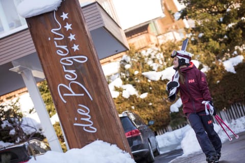 Property building, Property logo or sign, Certificate/Award