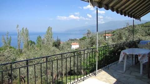 Patio, Natural landscape, View (from property/room), Balcony/Terrace, Dining area, Mountain view, Sea view