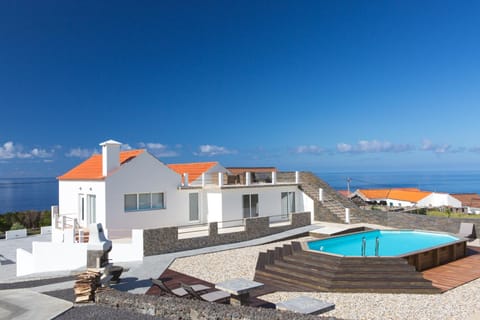 Property building, Sea view, Swimming pool